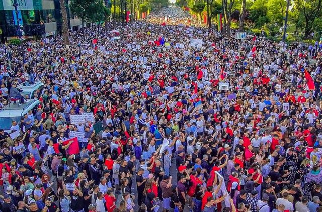 Dita e 10 e protestës në Tiranë, qytetarët kërkojnë largimin e Ramës