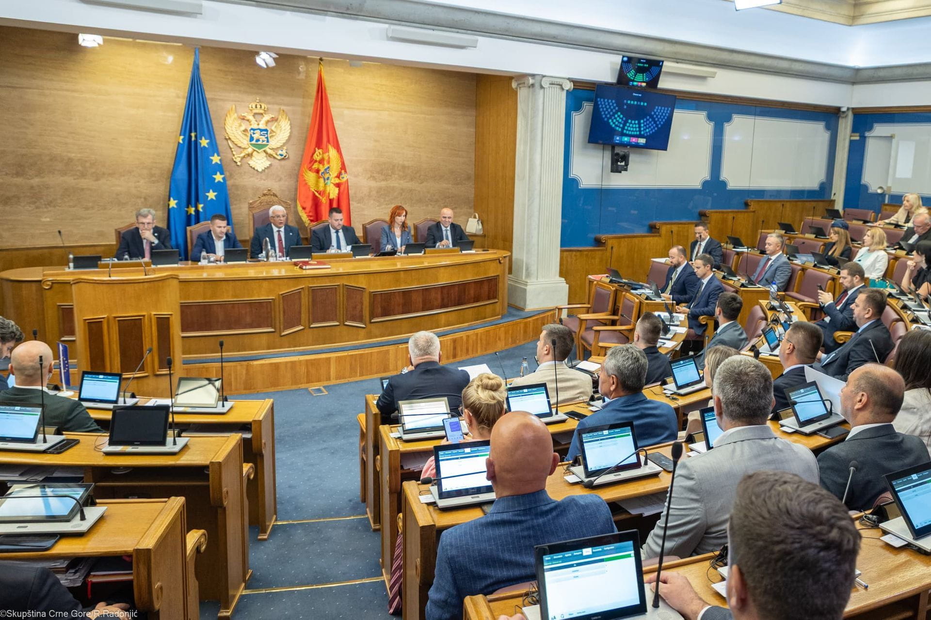 Mal i Zi/ KUVENDI MIRATOI NJËZËRI PROPOZIMIN PËR NDRYSHIMIN E KUSHTETUTËS.